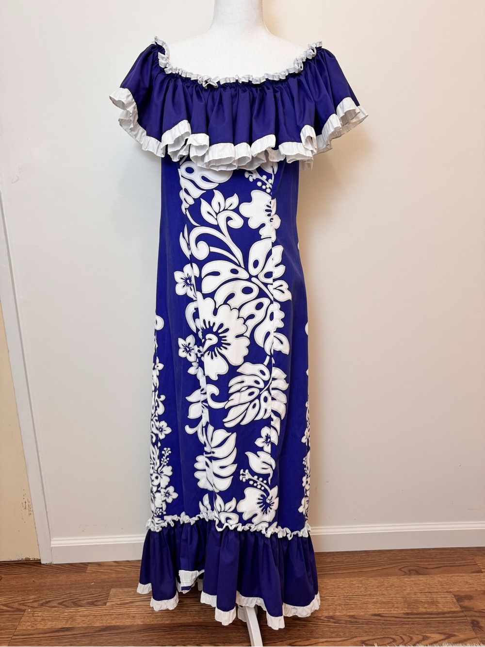 T&L Muumuu Factory Hawaii Purple Floral Ruffle Muumuu Maxi Dress M Vintage